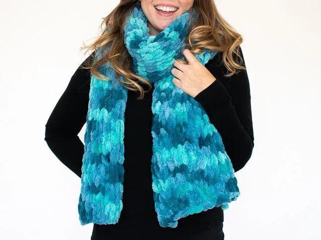 finger knit scarf